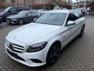 Gebraucht Mercedes C300e Avantgarde 194 PS (142 kW) 2020 Weiß Kombi