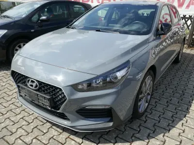 Gebraucht Hyundai i30 Comfort 120 PS (88 kW) 2019 Grau Limousine
