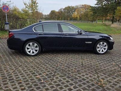 Gebraucht BMW 750 Sport Line 449 PS (330 kW) 2014 Blau Limousine