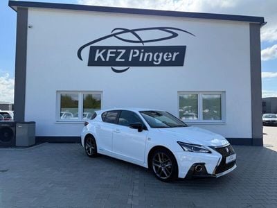 Lexus CT200h