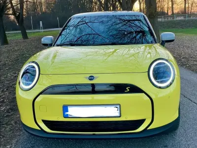 Gebraucht Mini Cooper SE Classic 135 kW (184 PS) 2024 Gelb Kleinwagen