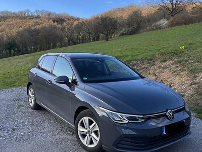 Gebraucht VW Golf VII Life 150 PS (110 kW) 2020 Grau Limousine