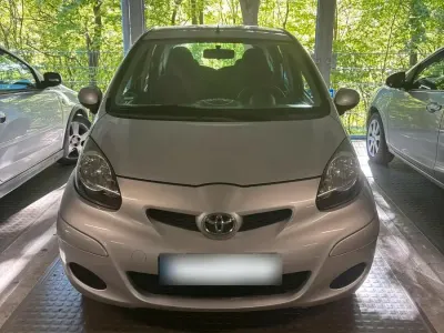 Second-hand Toyota Aygo 68 CP (50 kW) 2009 Argintiu Hatchback