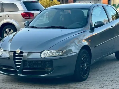 Second-hand Alfa Romeo 147 105 CP (77 kW) 2004 Gri Hatchback