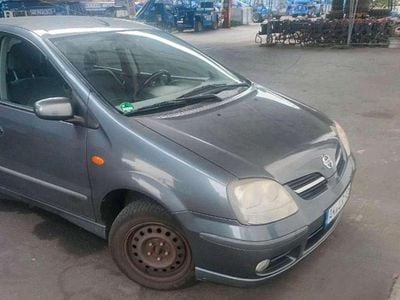 Nissan Almera Tino