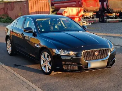 Usata Jaguar XE 179 CV (131 kW) 2016 Nero Berlina