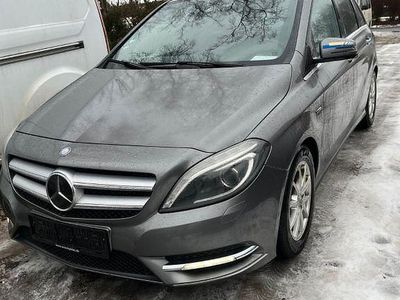 Gebraucht Mercedes B200 AMG Edition 1 136 PS (100 kW) 2012 Grau Van / Kleinbus