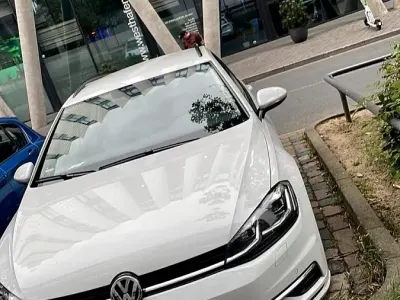 Gebraucht VW Golf VII Highline 150 PS (110 kW) 2019 Weiß Kombi