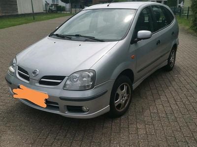 Nissan Almera Tino