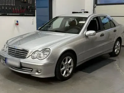 Gebraucht Mercedes C200 Classic 163 PS (119 kW) 2006 Silber Limousine