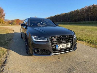 Audi S8 plus