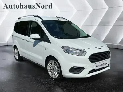 Gebraucht Ford Tourneo Courier Titanium 101 PS (74 kW) 2021 Weiß Van / Kleinbus
