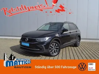 Gebraucht VW Tiguan Business 150 PS (110 kW) 2021 Deep black perleffekt (metallic) SUV