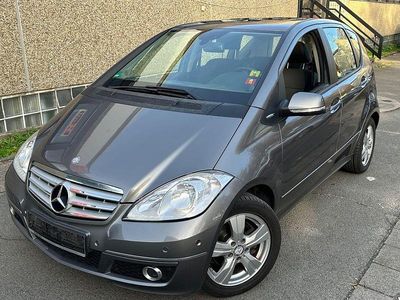Grau Gebraucht 2010 Mercedes A180 Limousine | 2.399 € (Teuer)