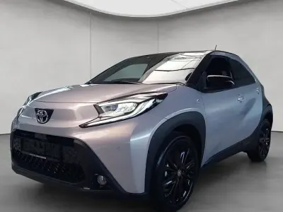 Neu Toyota Aygo X Style 72 PS (52 kW) 2025 Silber SUV