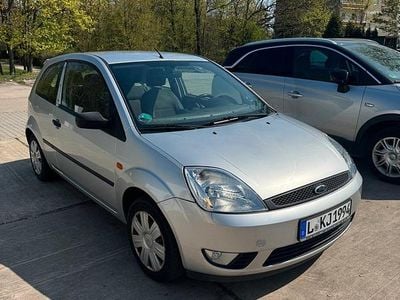 Second-hand Ford Fiesta 80 CP (58 kW) 2003 Argintiu Hatchback