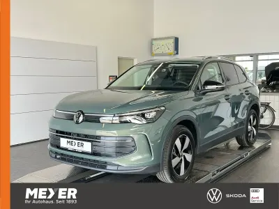 Neu VW Tiguan 150 PS (110 kW) 2026 Cipressinogrün metallic SUV