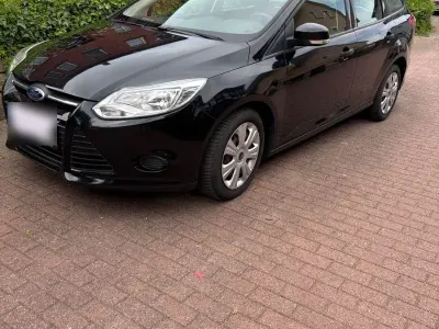 Gebraucht Ford Focus 101 PS (74 kW) 2014 Schwarz Limousine
