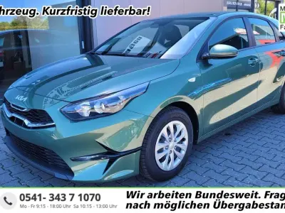 Neu Kia Ceed 140 PS (102 kW) 2026 Experience grün Kleinwagen