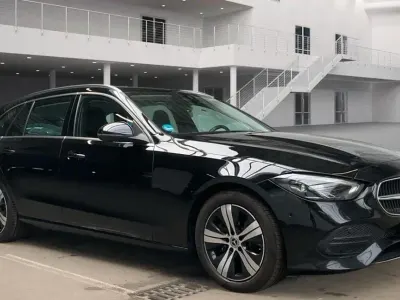 Gebraucht Mercedes C220 Avantgarde 200 PS (147 kW) 2023 Schwarz Kombi