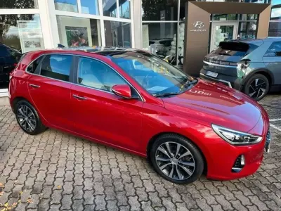 Gebraucht Hyundai i30 Premium 140 PS (102 kW) 2017 Rot Limousine