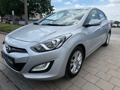 Gebraucht Hyundai i30 Edition 135 PS (99 kW) 2014 Silber Limousine