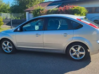 Brugt Ford Focus 80 HK (58 kW) 2007 Sølv Sedan