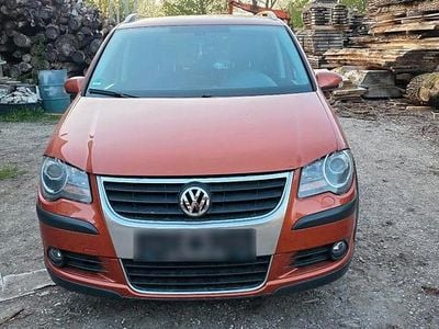 Second-hand VW Touran Cross 140 CP (102 kW) 2007 Portocaliu Monovolum