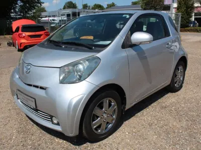 Gebraucht Toyota iQ 90 PS (66 kW) 2012 Platinsilber metallic Kleinwagen