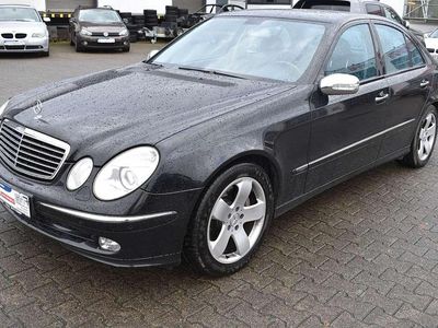 Obsidianschwarz metalliclack Gebraucht 2004 Mercedes E400 Avantgarde Limousine | 10.900 €