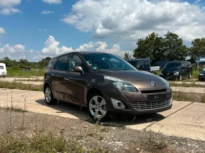Gebraucht Renault Mégane 96 PS (70 kW) 2009 Braun Van / Kleinbus