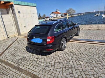 Gebraucht Skoda Superb LAURIN & KLEMENT 170 PS (125 kW) 2013 Schwarz Kombi