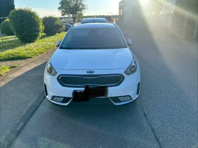 Używany Kia Niro Spirit 141 KM (103 kW) 2017 Biały SUV