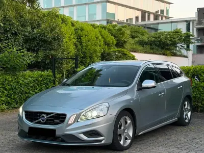Gebraucht Volvo V60 R-Design 163 PS (119 kW) 2011 Grau Kombi