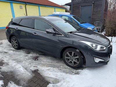 Grau Gebraucht 2012 Hyundai i40 Edition Kombi | 5.300 € (Fairer Preis)