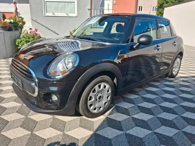 Gebraucht Mini Cooper D 90 PS (66 kW) 2018 Schwarz Kleinwagen
