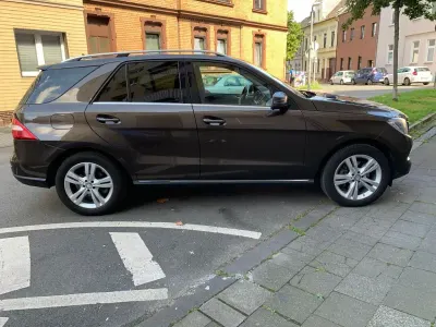 Gebraucht Mercedes ML250 204 PS (150 kW) 2013 Braun SUV