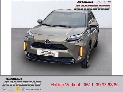 Gebraucht Toyota Yaris Cross Connect Style 116 PS (85 kW) 2023 Dunkel bronze metallic SUV