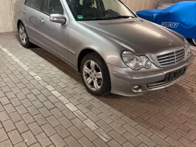 Gebraucht Mercedes C180 143 PS (105 kW) 2006 Beige Limousine
