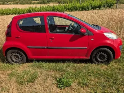 Gebraucht Peugeot 107 Active 68 PS (50 kW) 2012 Rot Kleinwagen