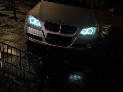 Silber Gebraucht 2006 BMW 325 Kombi | 5.800 €