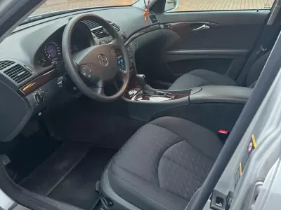Gebraucht Mercedes E220 150 PS (110 kW) 2004 Silber Limousine