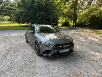 Gebraucht Mercedes A200 AMG line 163 PS (119 kW) 2019 Grau Limousine