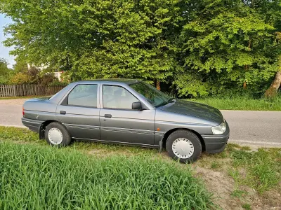 Brugt Ford Orion 73 HK (53 kW) 1992 Grå Sedan