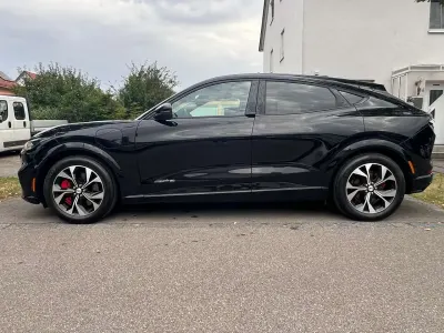 Gebraucht Ford Mustang Mach-E 197 kW (269 PS) 2022 Iridiumschwarz metallic SUV