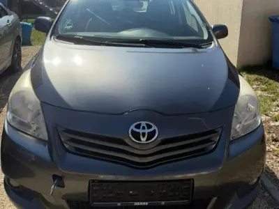 Gebraucht Toyota Verso Executive 126 PS (92 kW) 2010 Grau Van / Kleinbus