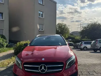 Gebraucht Mercedes GLA200 136 PS (100 kW) 2014 Rot SUV