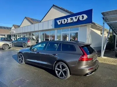 Second-hand Volvo V60 Plus 197 CP (144 kW) 2025 Gri Break