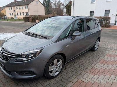 Grau Gebraucht 2017 Opel Zafira Tourer Van / Kleinbus | 10.300 € (Guter Preis)
