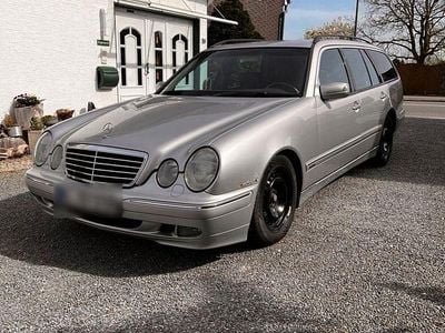 Gebraucht Mercedes E240 Avantgarde 170 PS (125 kW) 1999 Silber Kombi